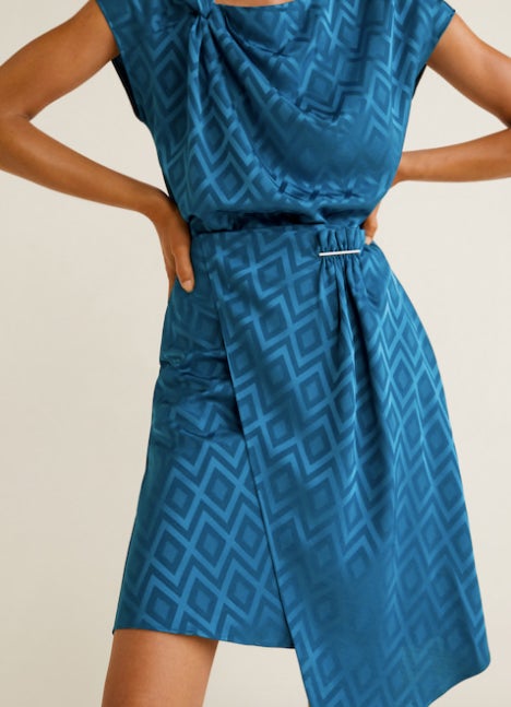 Falda fluida estampada de Mango: 29,99 euros.