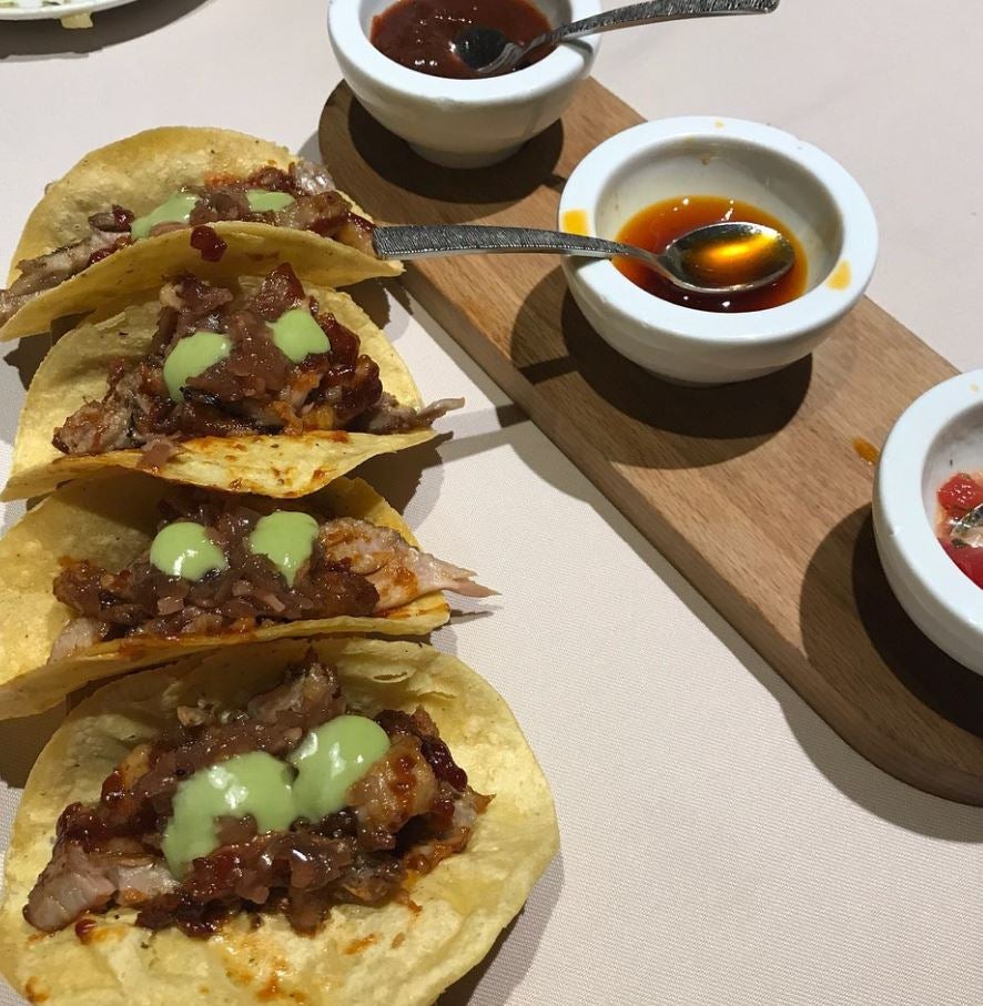 Mextizo (Carrer Diputacio 239, Barcelona): Lo mismo sucede con Mextizo, de la mano de Adrián Marín. Querrás llevártelo a casa porque Mextizo es el “lo mejor de allí con lo mejor de aquí”.