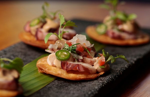 Punto MX (General Pardiñas 40, Madrid): Si alguna vez has hablado de restaurantes mexicanos con un grupo de amigos, alguno conocería Punto MX. Además de que su cocina es excelente, su chef Roberto Ruiz tiene una estrella Michelin.