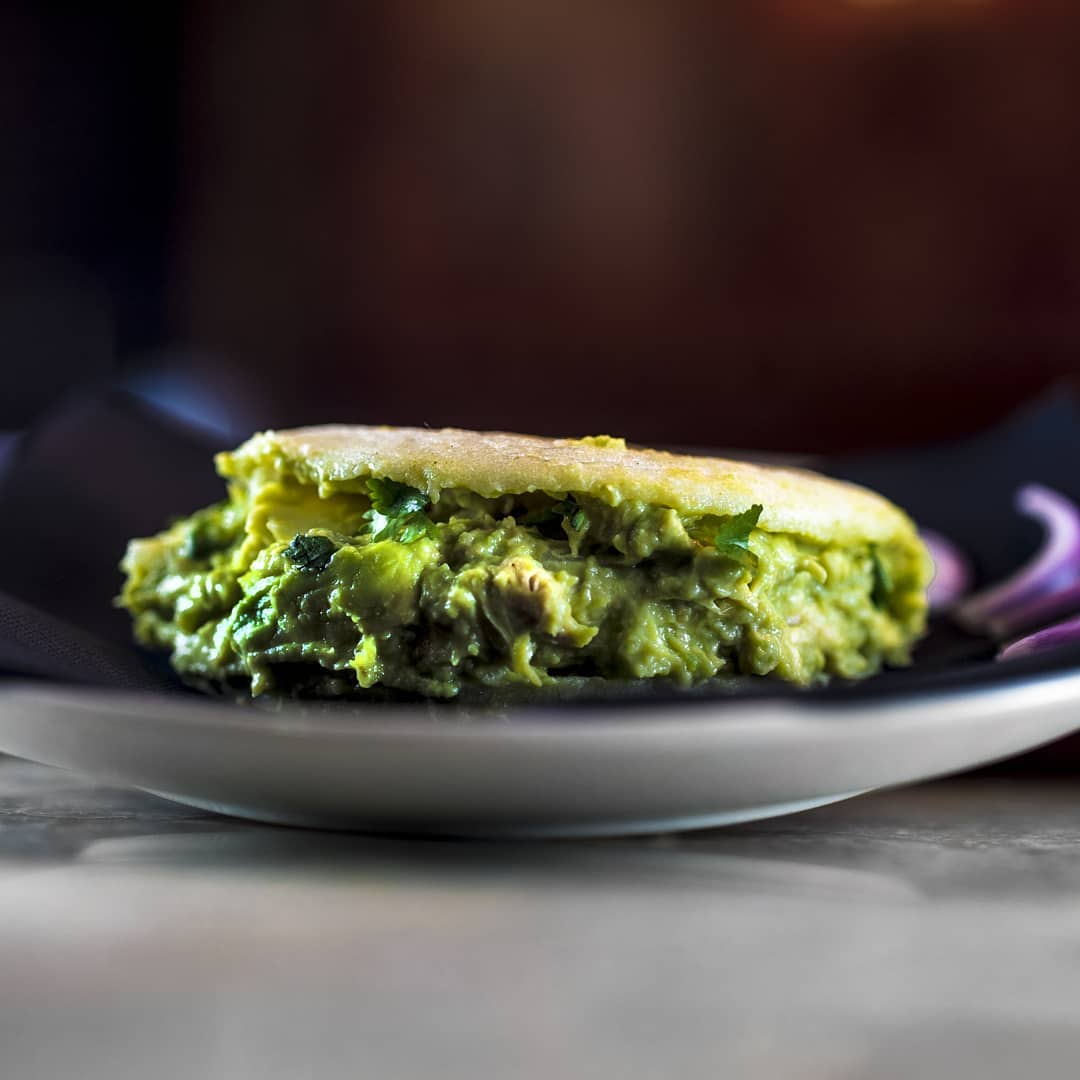 Rabipelao Rawalistan (Carrier Riera Alta 50, Barcelona): Rabipelao no solo tiene unas de las mejores arepas de Barcelona, su carta está llena de sabores latinos y la música es siempre ambientada.