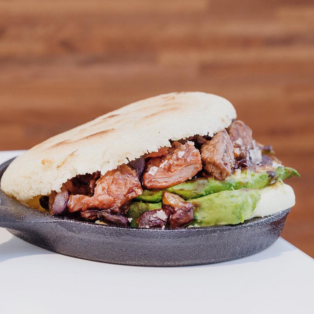 La Cuchara (Calle Conde de Peñalver 82, Madrid): La Cuchara es uno de los sitios de arepas más famosos de Madrid. La experiencia es como comer en casa.