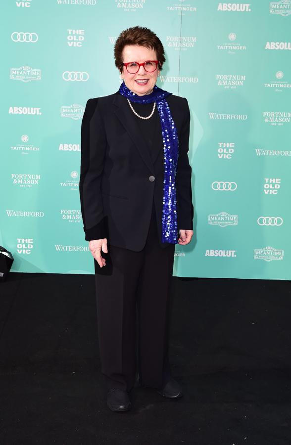 Billie Jean King es una ex jugadora de tenis de los Estados Unidos. Se le considera una de las jugadoras más grandes del tenis y una de las mejores deportistas femeninas de toda la historia.