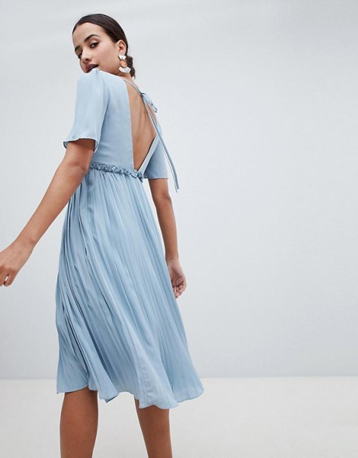 Vestido con la falda plisada. El largo midi es perfecto para cualquier ocasión. Antes: 33,99 euros, ahora: 16,49 euros.