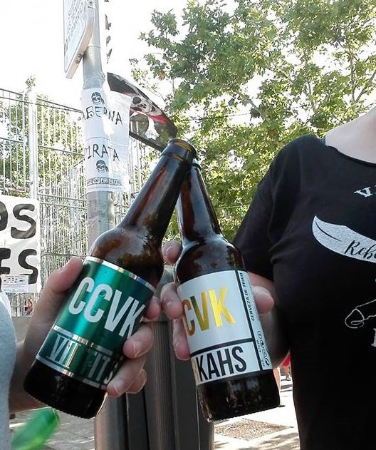 CCVK (Compañía de Cervezas Valle del Kahs) es una fábrica cervecera de tradición familiar en pleno barrio de Vallecas. Lo peculiar es que en el año 1903 la misma fábrica se utilizaba para elaborar lejía. Más de 100 años después, elaboran cervezas deliciosas como la de trigo denominada TR-Kahs o la Red Ale llamada RedKahs.Calle Enrique Velasco, 21.