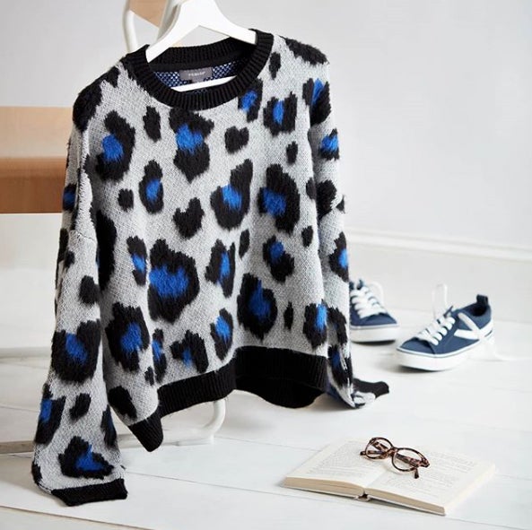 Primark tampoco puede resisitirse a la tendencia y tenemos estampado 'animal print'. Este jersey cuesta 16 euros.