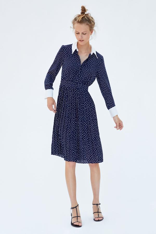 Ya te habíamos hablado de  este vestido de inspiración retro y estampado de lunares de Zara , una réplica casi exacta (pero con un precio de 39.95 euros) de uno de nuestros looks de invitada favoritos de la boda de Meghan Markle y el Príncipe Harry.