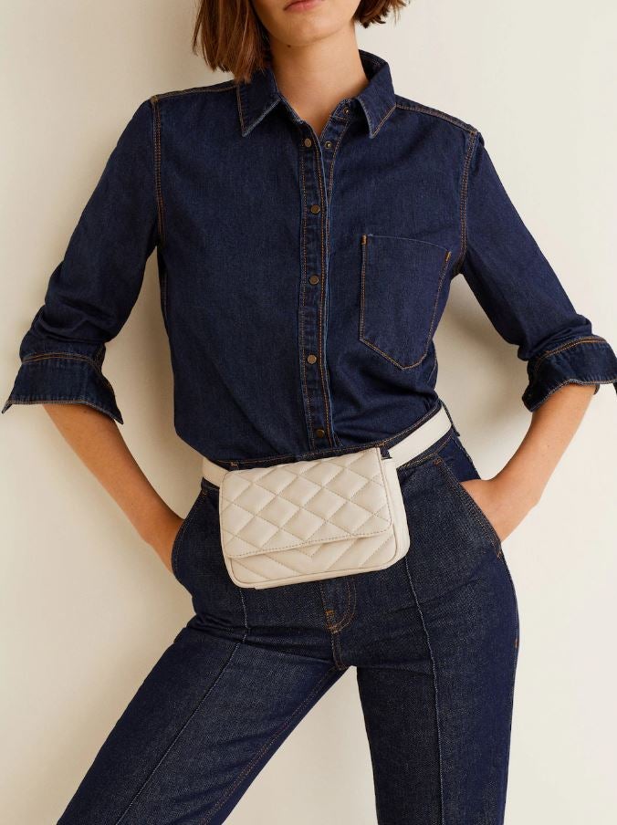 Con volumen acolchado. En crudo logra un efecto contraste a la cintura espectacular (es de Mango, 19,99 euros).