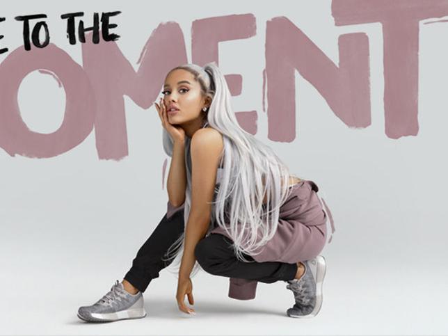 Si tienen dinero para campañas con protagonistas como Arianna Grande y Gal Gadot, qué no podrán hacer en  Reebok . Es una de las firmas deportivas que marca tendencia, por eso hemos puesto nuestros ojos en ella. Este look de Arianna es, sencillamente, espectacular. No hace falta que te pongas a bailar, con este diseño deportivo puedes hacer cualquier disciplina de fitness.