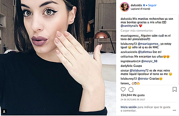 Dulceida cuida sus manos en Vanity Nails.