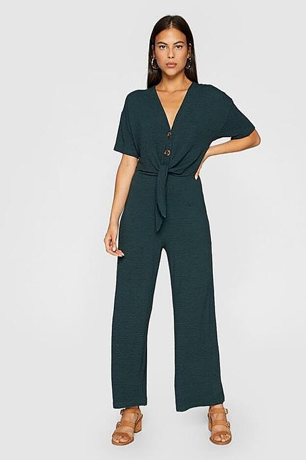 La media manga del mono lo hace ideal para nuestros looks de entretiempo.