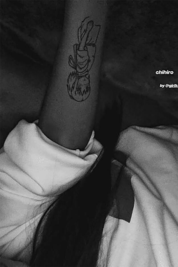 Chihiro, el nuevo tatuaje de Ariana Grande.