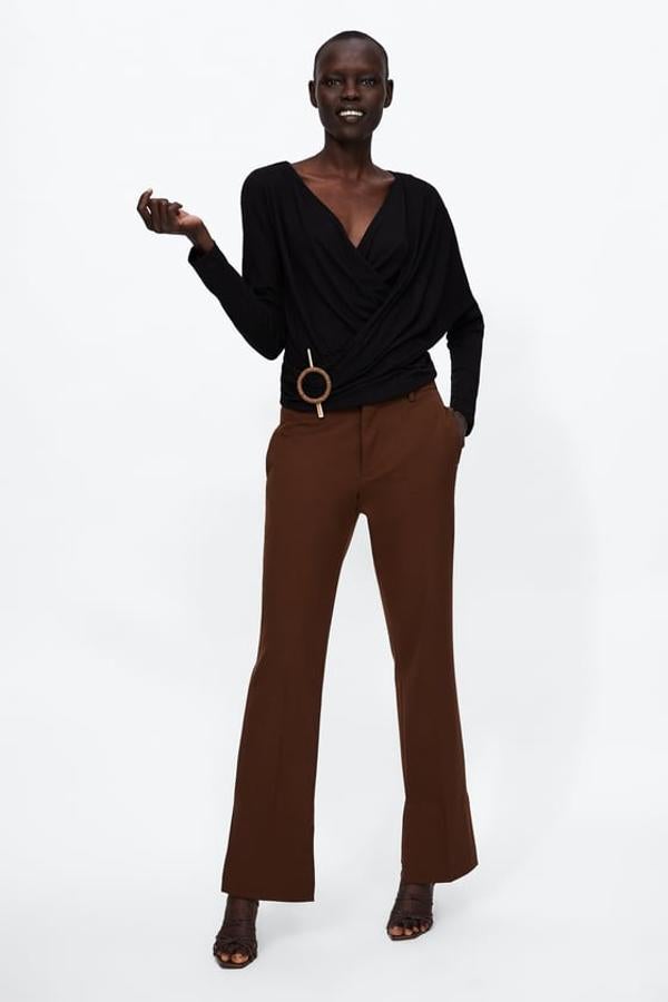 Cuerpo cruzado en color negro, 19,95 euros.