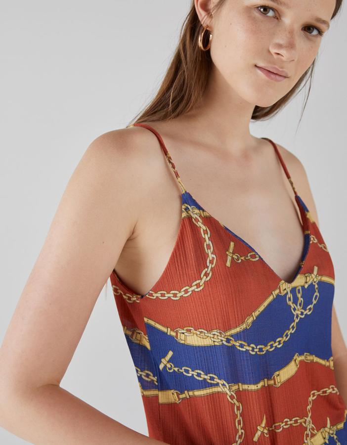 Top de tirantes con estampado de cadenas, 9,99 euros.