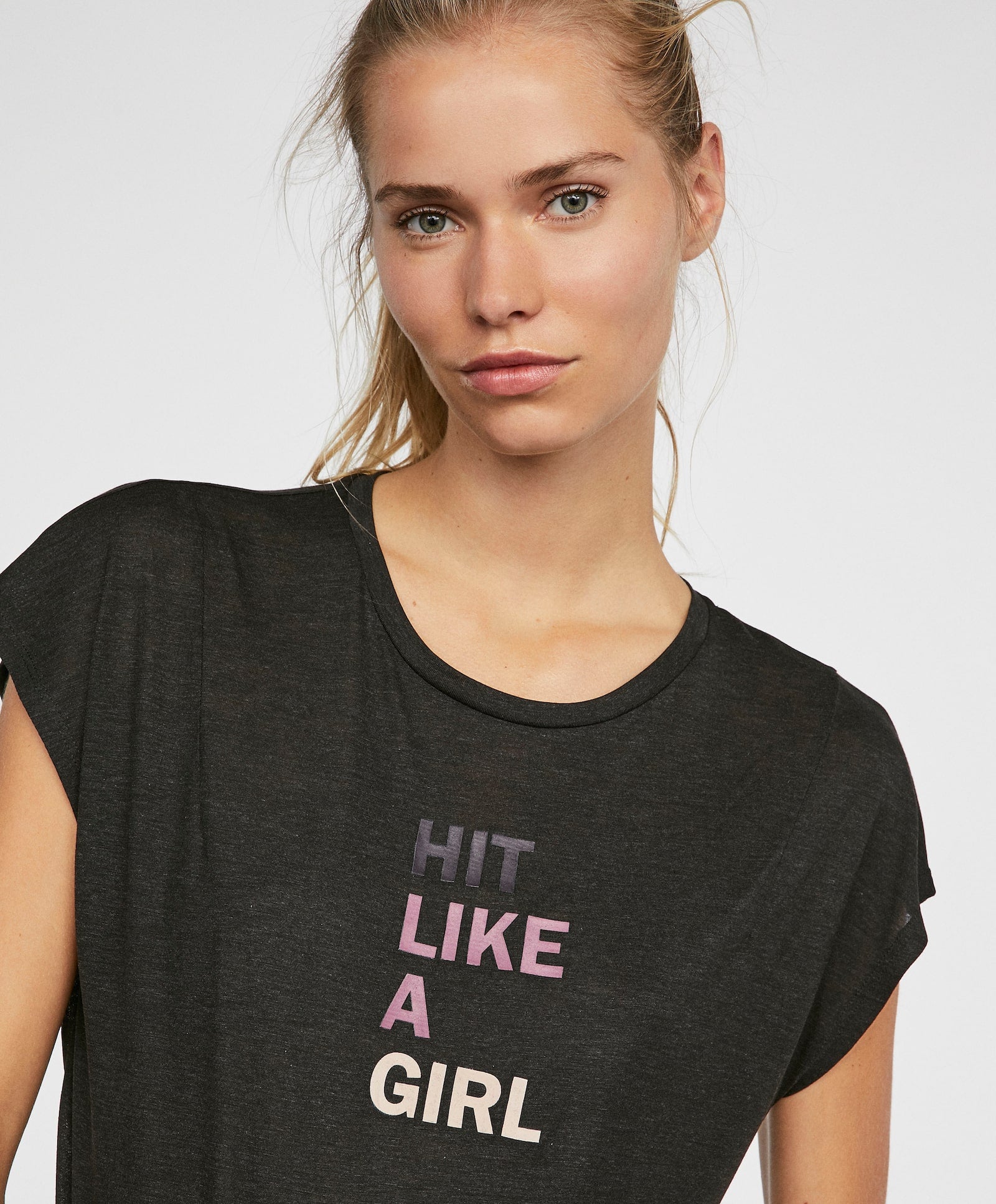Camiseta ‘hit like a girl’ de Oysho: 15,99 euros.