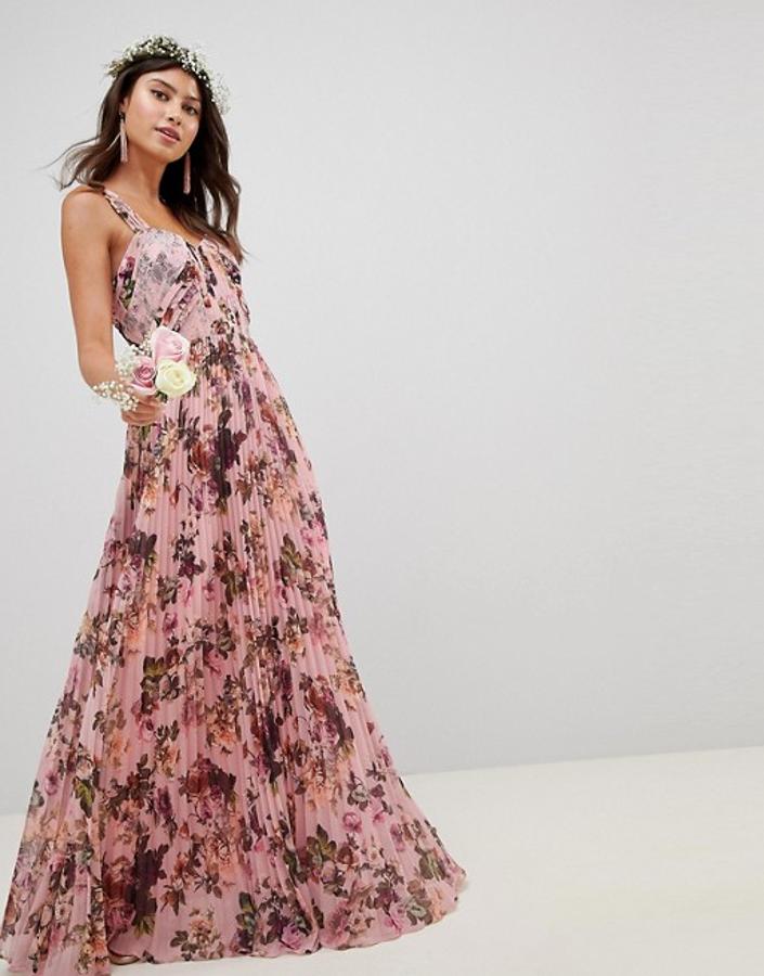 Con estampado floral y maxi falda plisada. Precio del vestido de invitada: 109.99 euros en Asos.