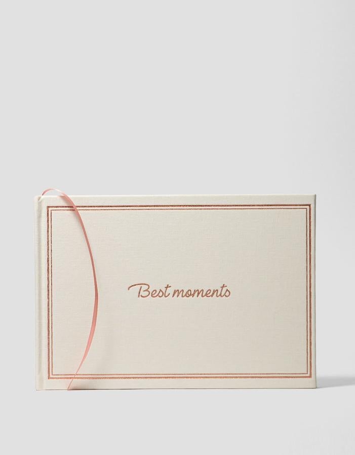 Álbum de fotos, para archivar tus mejores recuerdos del verano (12,99 euros), en Stradivarius.