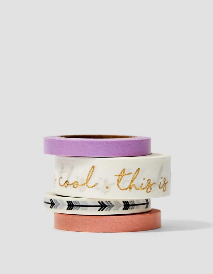 Celo de diferentes tamaños, colores y mensajes (3,99 euros el paquete).