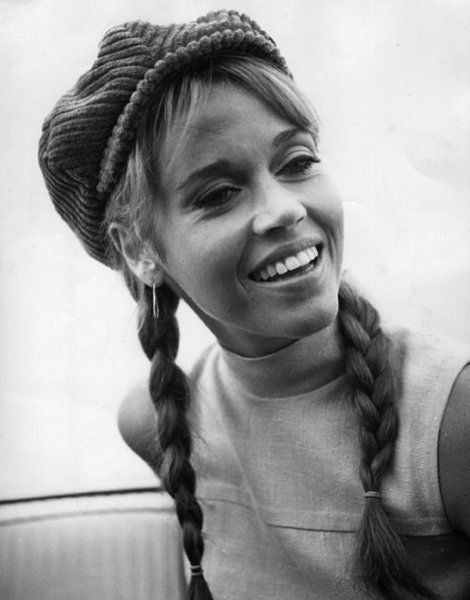 5. La omnipresente gorra. La que Jane Fonda lleva es, además, de pana, con lo que puntúa doble en cuestión de tendencias vivas y coleando. Están hasta en Bershka.