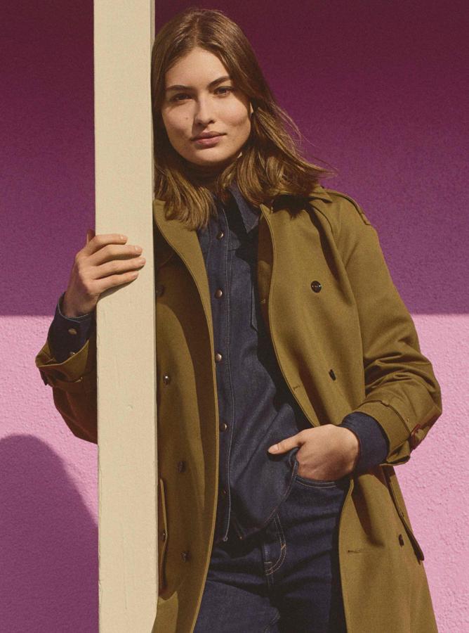 Colección Studio de H&M. Trench verde militar, 199 euros.