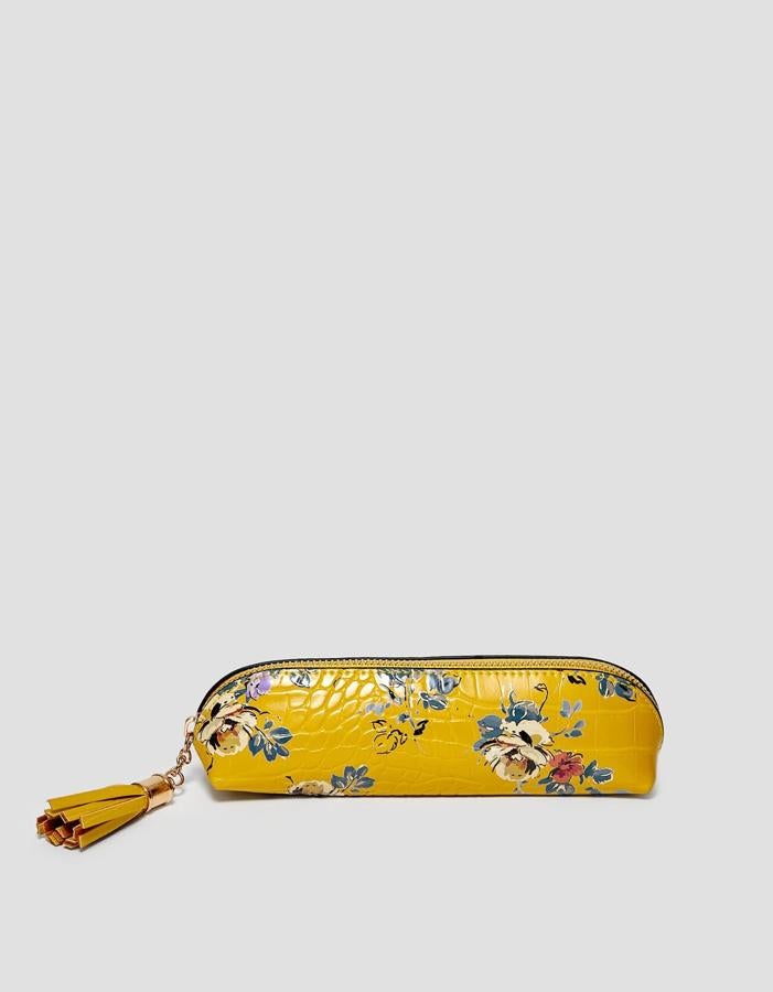 También hay estuches, como este de flores (5,99 euros).