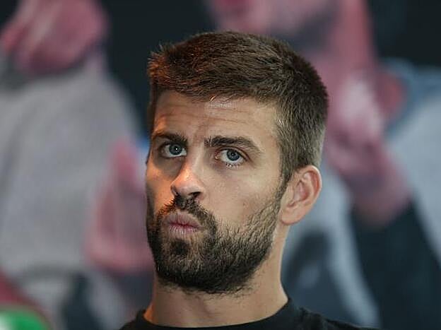 Gerard Piqué vuelve a infringir las normas de seguridad vial.