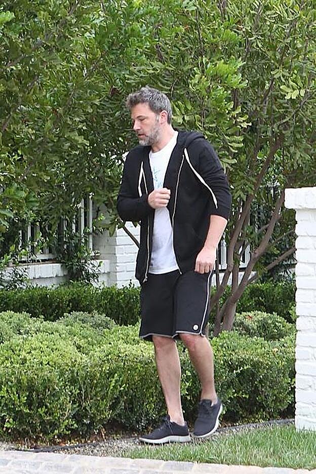 Después de dos semanas en el centro de rehabilitación, el actor ha podido pisar por primera vez su casa.