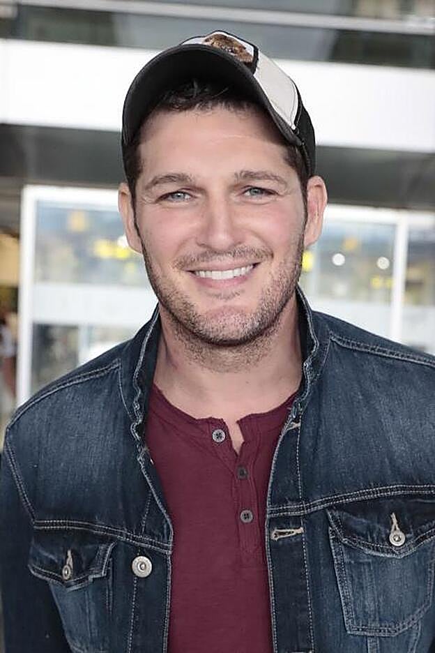 Manu Tenorio vuelve a los escenarios tras su accidente.