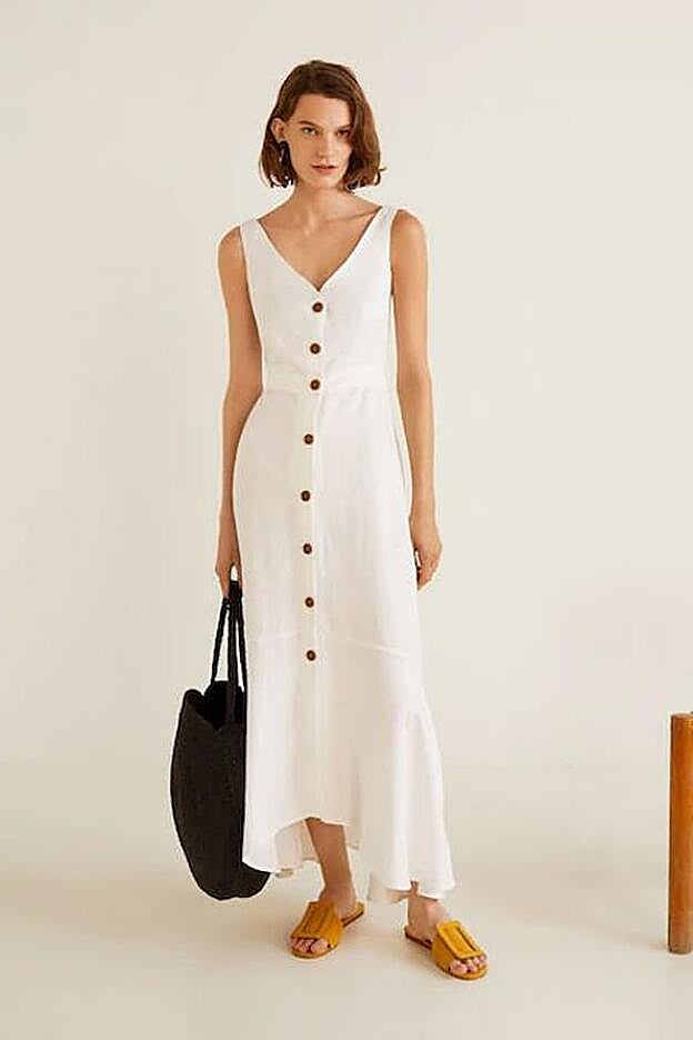 Vestido de lino con detalle de volantes y botones, 39,99 euros.