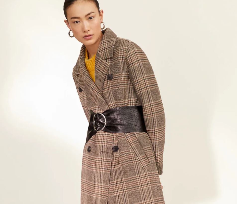 2. Maxicinturón. Tiene que ser lo suficientemente contundente como para ceñir el abrigo. Este de Mango (35,99 euros) es perfectamente capaz y muy versátil.