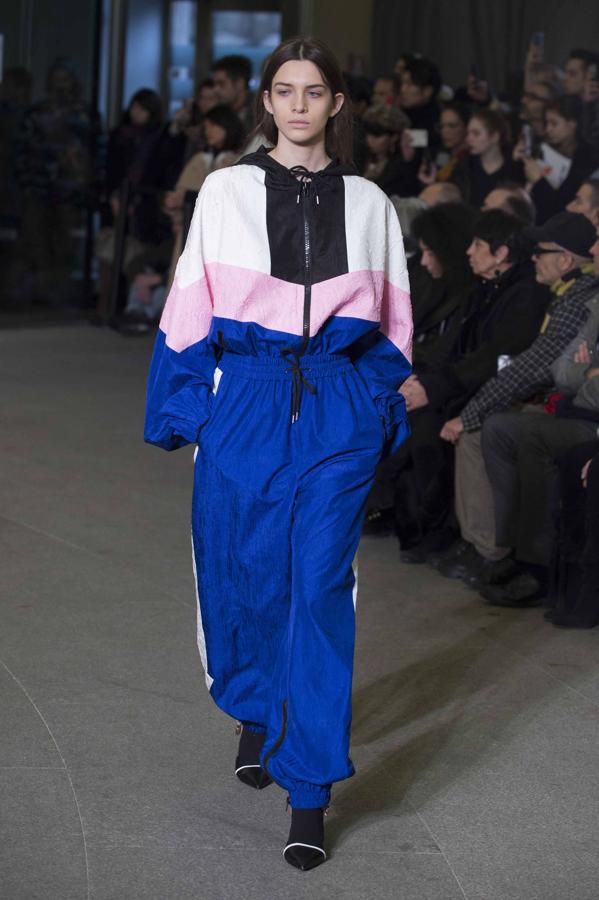 Chándal fashion: MSGM. ¿Te atreverías a llevarlo  con tacones  como propone Zara?