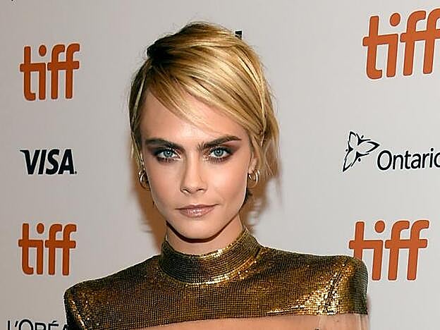 Cara ha mostrado su nueva imagen capilar en su última aparición pública, en el Festival de cine de Toronto.