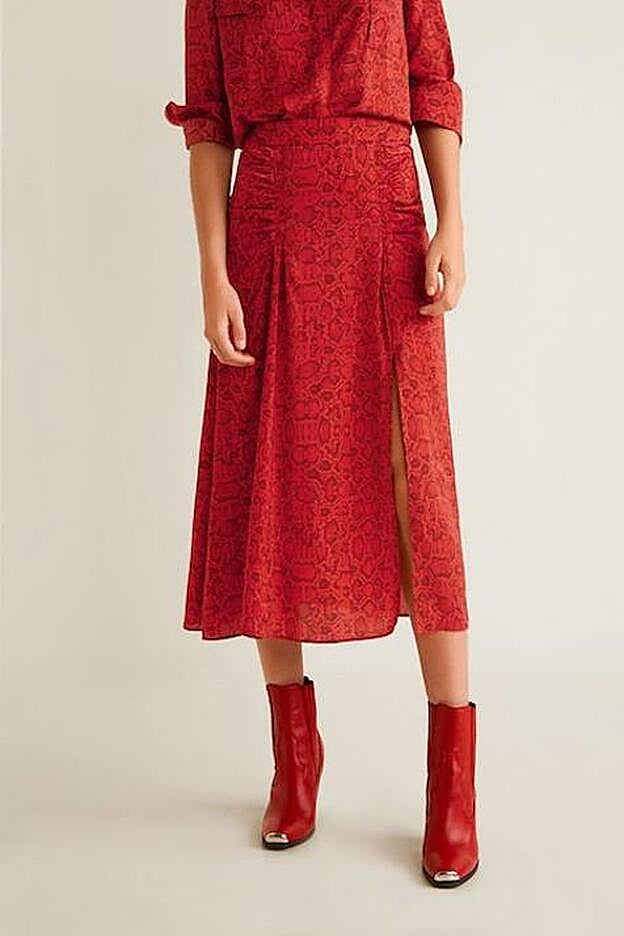 Falda estampado serpiente, 39,99 euros.