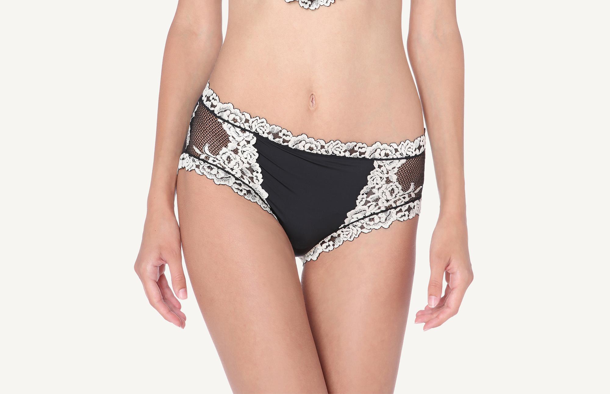 Braga alta de encaje y bordados de Intimissimi: 15,90 euros.