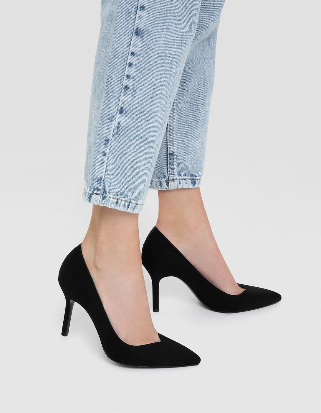 Salón con tacón fino de Stradivarius: 19,99 euros.