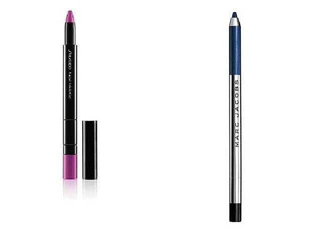 Kajal Ink Artist en tono Lilac Lotus de Shiseido (27 €). / Highliner en tono Wave(lenght) de Marc Jacobs (22 €). En Sephora.