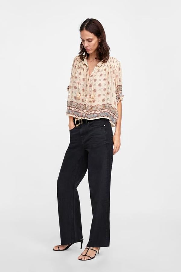 Blusa de jaretas, 29,95 euros.