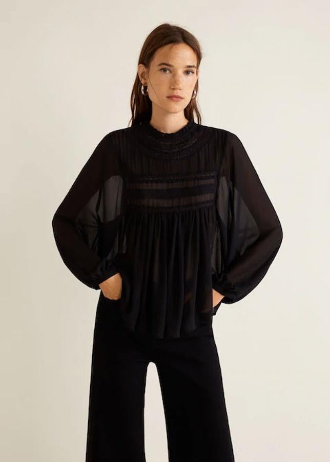 Blusa con panel blonda, 29,99 euros.