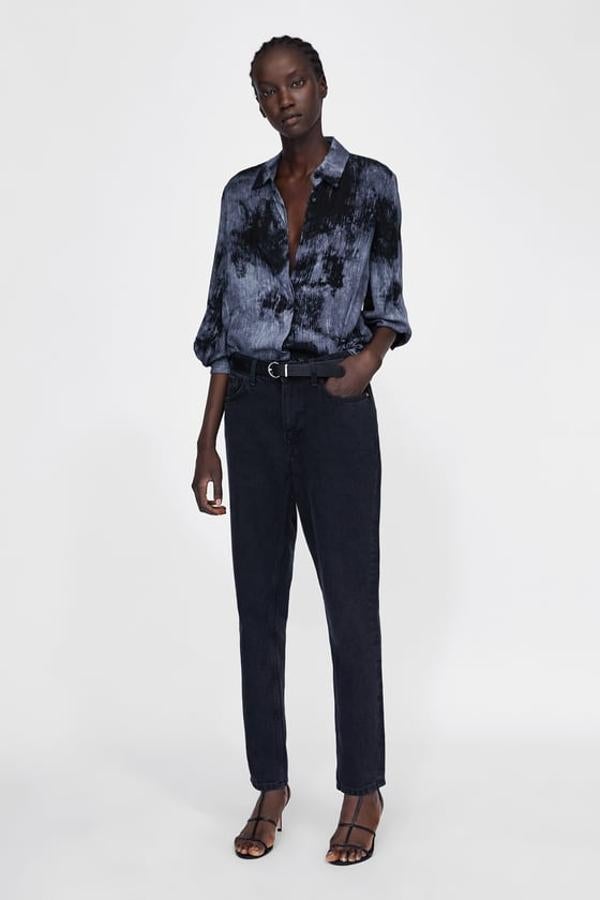 Camisa con estampado tie dye, 25,95 euros.