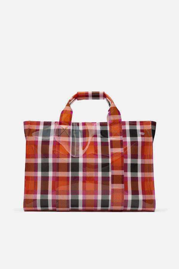 La bolsa para la compra nunca fue tan fashion. Precio: 29,95 euros en Zara.