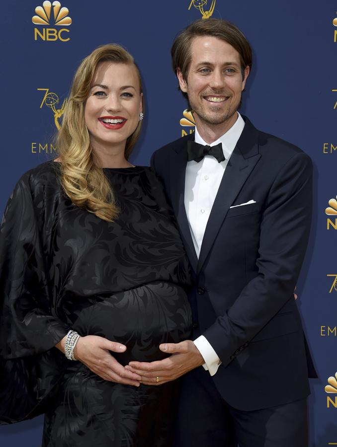 La actriz de 'The Handmaid's Tale', Yvonne Strahovski, y su esposo Tim Loden, están más felices que nunca. ¡Solo queda un mes para que se conviertan en padres!