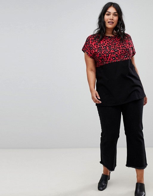 El diseño mitad animal mitad negro nos permite permanecer en un tono discreto sin renunciar a la tendencia de la temporada. Y, además, el color es genial (New Look Curve, 17,99 euros).