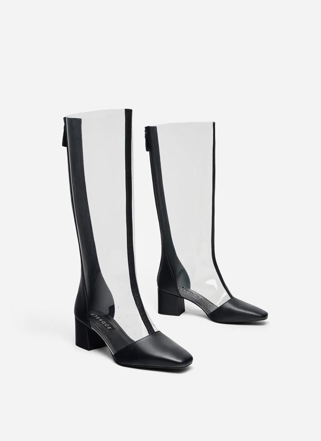 Bota de vinilo transparente con puntera, 129 euros.