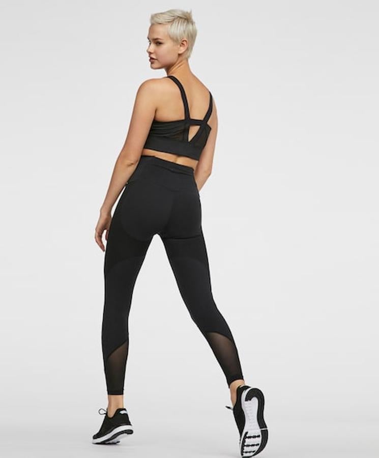 Leggings con paneles de compresión y soporte extra en zonas específicas. Además hace un efecto push up, capaz de realzar y reafirmar la figura. Su precio es de 35,99 euros.
