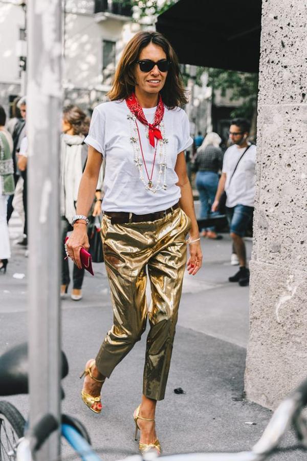 Si no crees que el metalizado es el tono del otoño. Basta con que des una vuelta por Zara para confirmar que los pantalones fantasía son 'un must'.