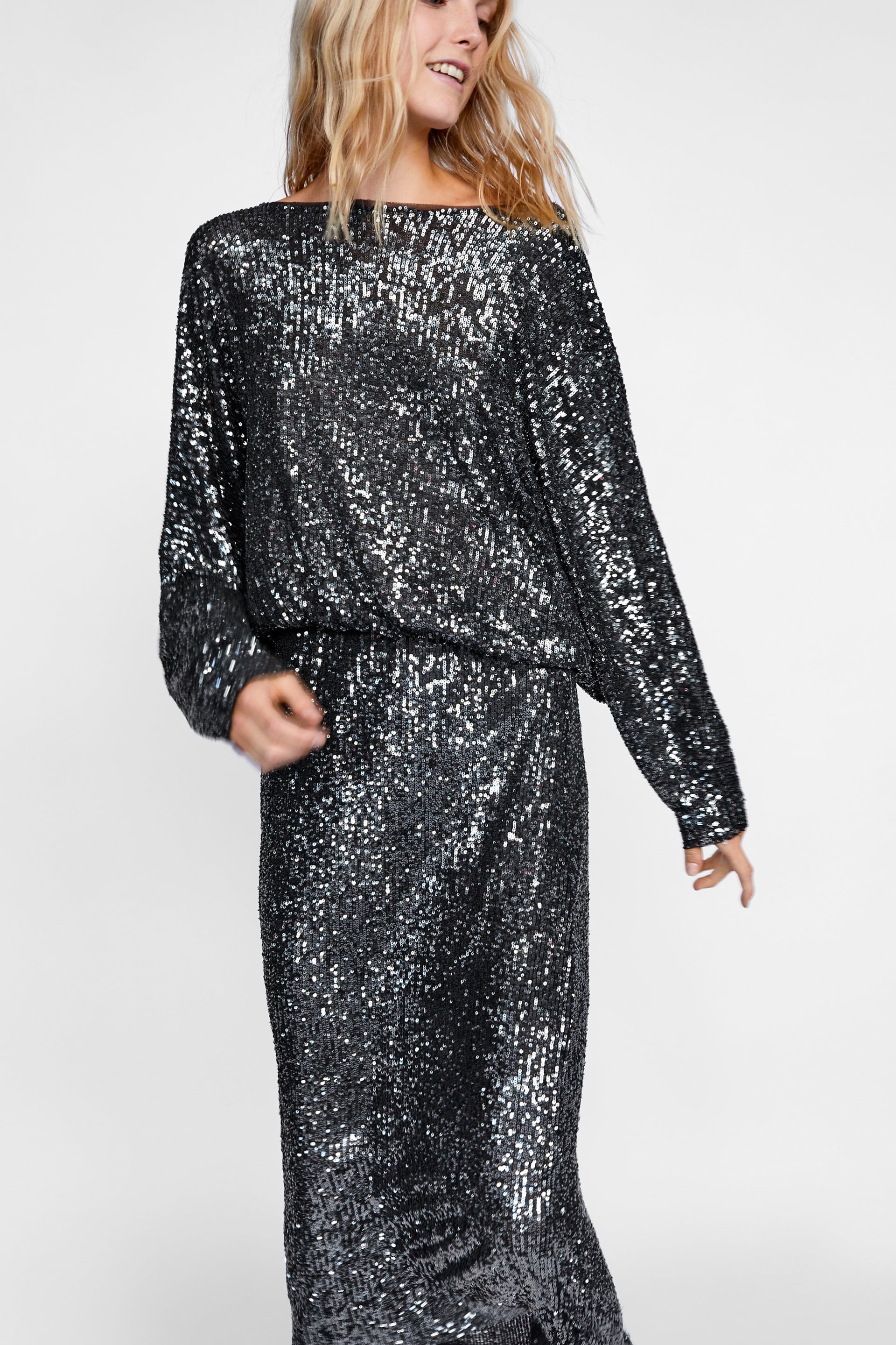 Vestido de lentejuelas con la espalda descubierta: 69,95 euros en Zara.