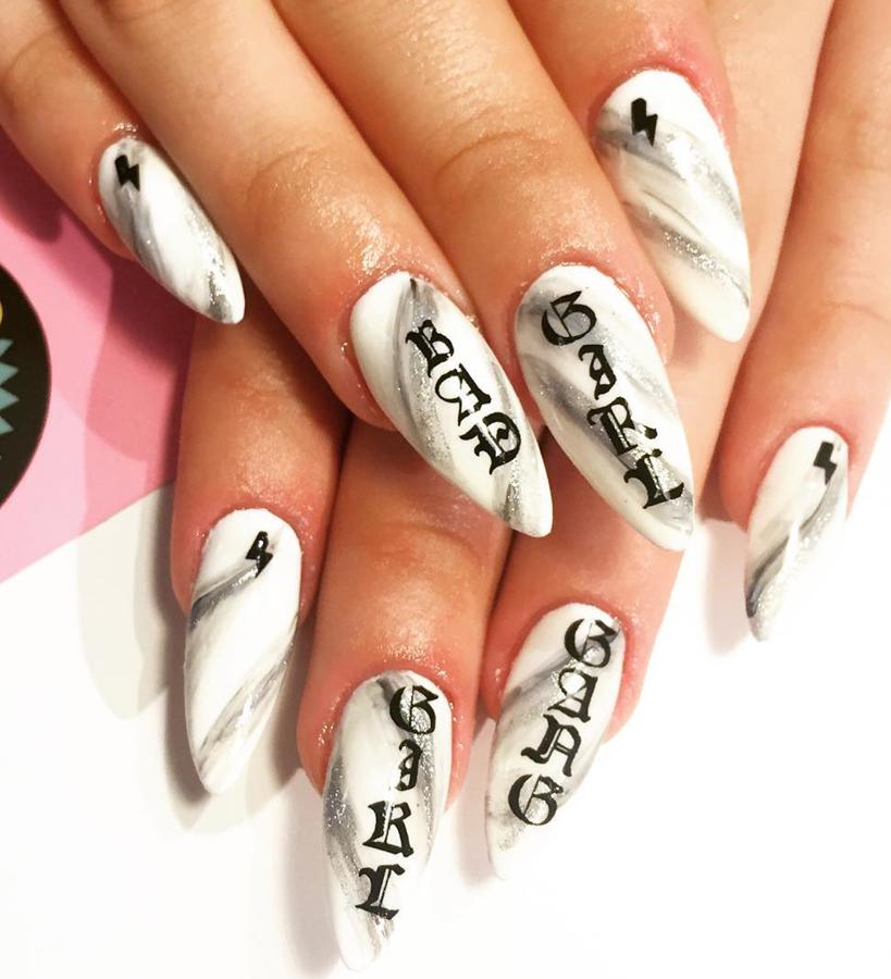 Porque no siempre hay que ser una niña buena, este decorado es perfecto para los días en los que te apetezca portarte mal, muy mal.