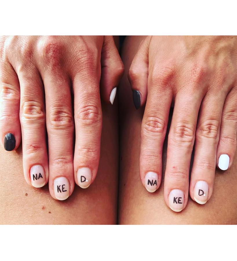 ¿Quién dice que las uñas desnudas no pueden llevar absolutamente nada puesto? Aquí tienes la respuesta.