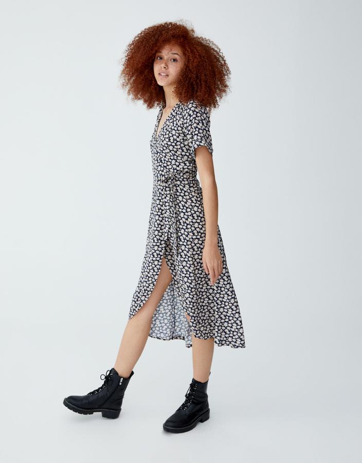 Perfecto con botas militares y medias bien tupidas (Pull&Bear, 29,99 euros).