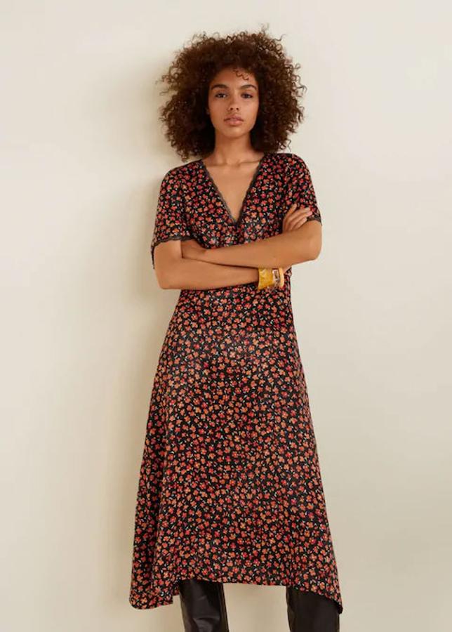 Vestido con detalles de encaje y estampado floral, 39,99 euros.