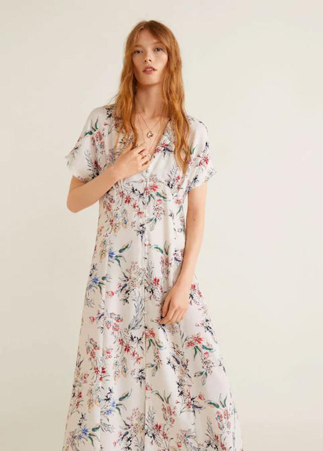 Vestido con estampado floral en fondo blanco, 39,99 euros.